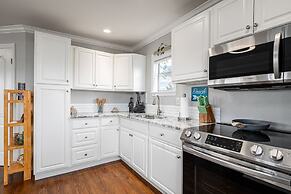 Amberjack 2 Bedroom Home by RedAwning