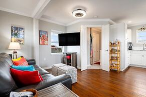 Amberjack 2 Bedroom Home by RedAwning