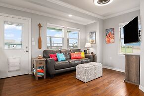 Amberjack 2 Bedroom Home by RedAwning