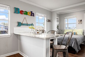 Amberjack 2 Bedroom Home by RedAwning