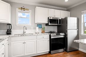 Amberjack 2 Bedroom Home by RedAwning