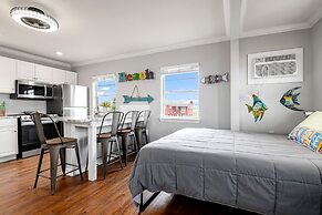 Amberjack 2 Bedroom Home by RedAwning