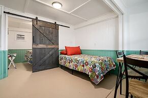 Amberjack 2 Bedroom Home by RedAwning