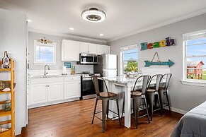 Amberjack 2 Bedroom Home by RedAwning