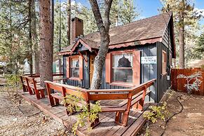 2395-bear Paw Cottage 2 Bedroom Cabin by RedAwning