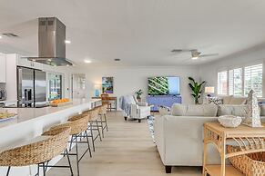 Pet-friendly Cape Coral Gem w/ Pool, 3 Mi to Beach