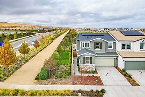 Newly Built Tracy Home w/ Backyard + Pool Access!