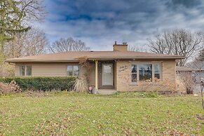 Cozy Lisle Home w/ Fenced Backyard: Pets Welcome!