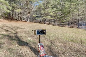 Lovely Smoky Mountain Cottage w/ Deck + Views!