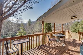Lovely Smoky Mountain Cottage w/ Deck + Views!