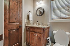 Pottsboro Group Getaway: Close to Lake Texoma!