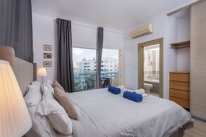 Palm Beach Sea View Apartment