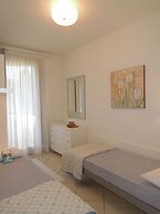 Modern Three Room Flat With Pool