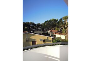 Beautiful Flat in Residence With Pool