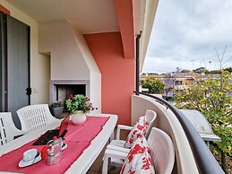 Beautiful Flat in Residence With Pool