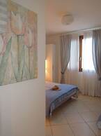 Beautiful Flat in Residence With Pool