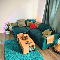 Private Entire House - 3 Bedrooms, Garden, Parking