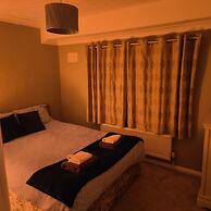 Private Entire House - 3 Bedrooms, Garden, Parking