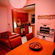 Private Entire House - 3 Bedrooms, Garden, Parking