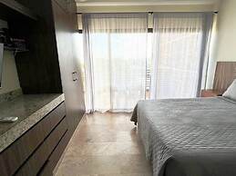 Luxurious Condo Studio 5 Minutes Beach