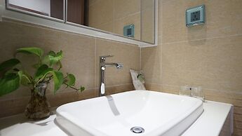 Luna's House Luxury Apartment at Vinhomes Metropolis