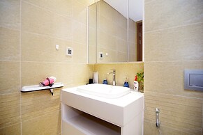 Luna's House Luxury Apartment at Vinhomes Metropolis