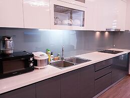 Luna's House Luxury Apartment at Vinhomes Metropolis