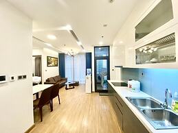 Luna's House Luxury Apartment at Vinhomes Metropolis