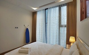 Luna's House Luxury Apartment at Vinhomes Metropolis