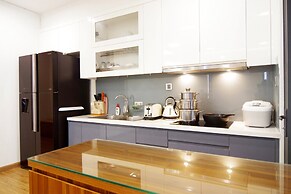 Luna's House Luxury Apartment at Vinhomes Metropolis