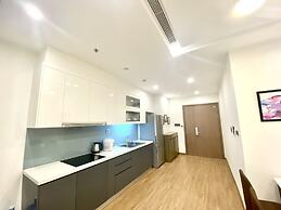 Luna's House Luxury Apartment at Vinhomes Metropolis