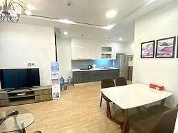 Luna's House Luxury Apartment at Vinhomes Metropolis