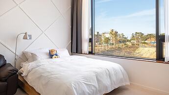 Gangneung Dangdangi Dog Pension Blue