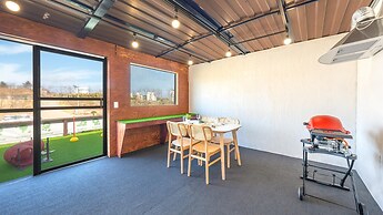 Gangneung Dangdangi Dog Pension Blue