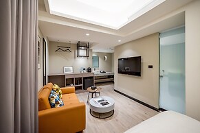 Voyager Hotel