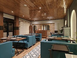 Mount Polaris Suites & Spa