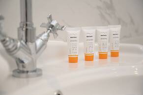 One Bedroom Apartment for 3 by Renters