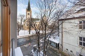 One Bedroom Apartment for 3 by Renters