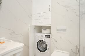 One Bedroom Apartment for 3 by Renters