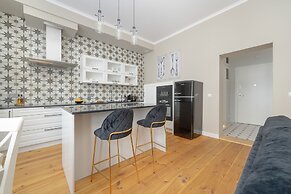 One Bedroom Apartment for 3 by Renters