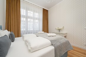 One Bedroom Apartment for 3 by Renters