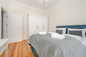 One Bedroom Apartment for 3 by Renters