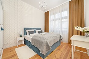 One Bedroom Apartment for 3 by Renters