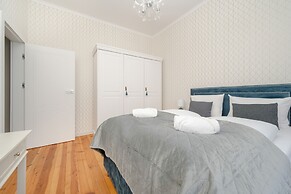 One Bedroom Apartment for 3 by Renters