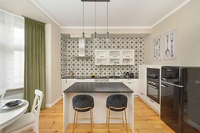 One Bedroom Apartment for 3 by Renters