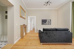 One Bedroom Apartment for 3 by Renters