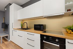 Gentle Apartment in Warsaw by Renters
