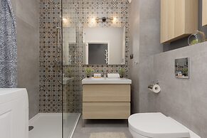Gentle Apartment in Warsaw by Renters
