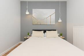 Gentle Apartment in Warsaw by Renters