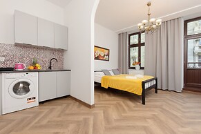 Piotrkowska Cozy Studio by Renters